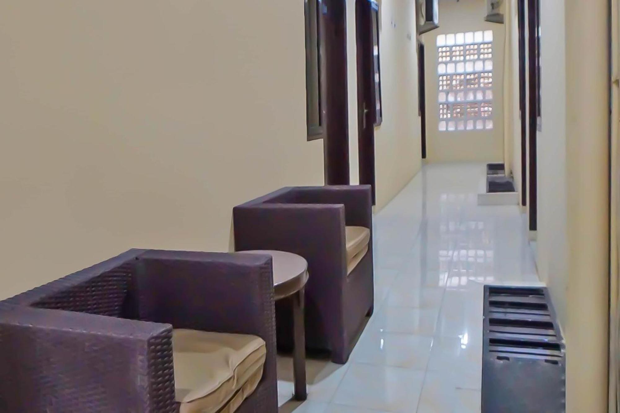 Oyo 92342 Hotel Batik Traveller Medan Exterior photo