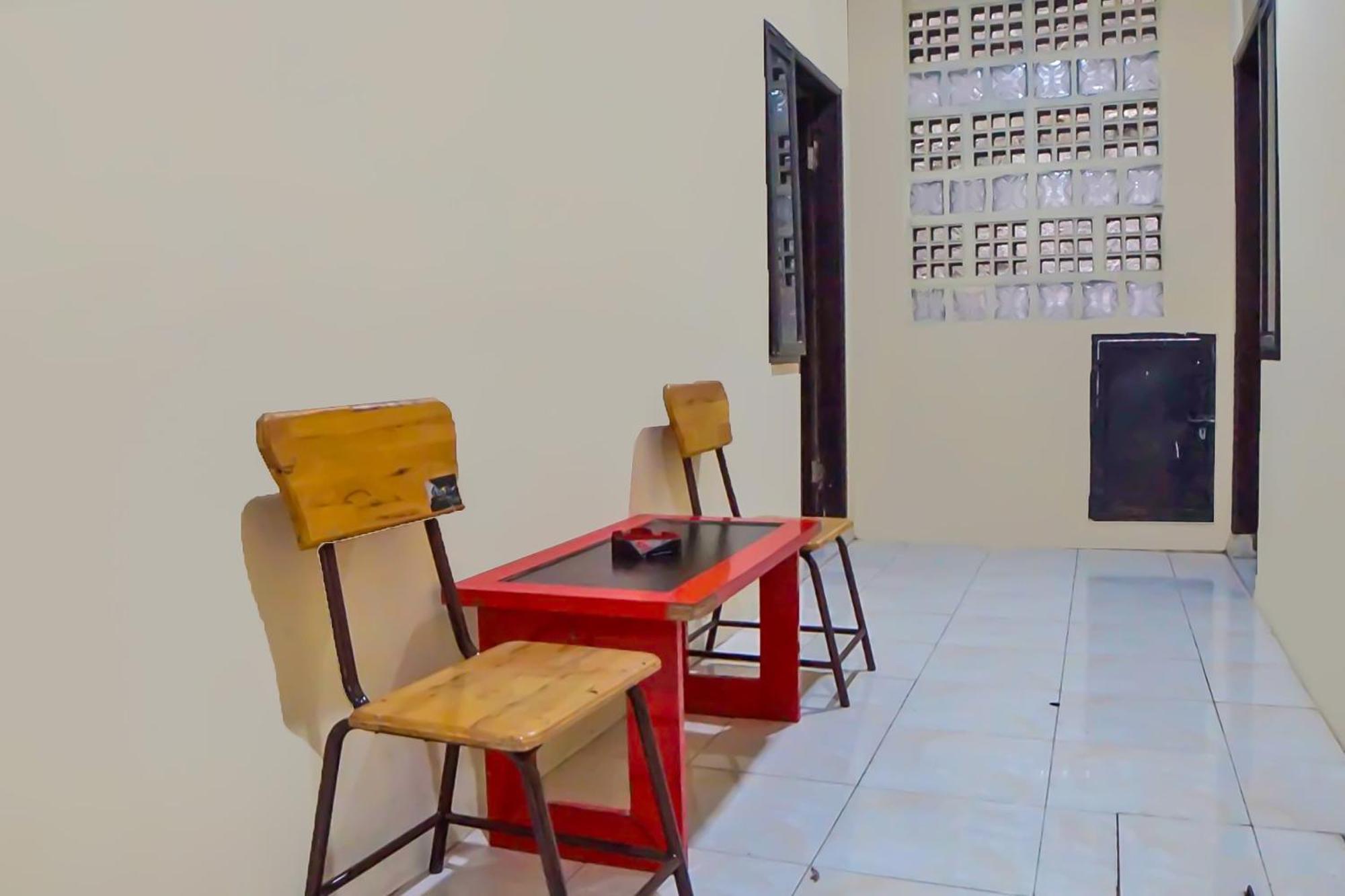 Oyo 92342 Hotel Batik Traveller Medan Exterior photo