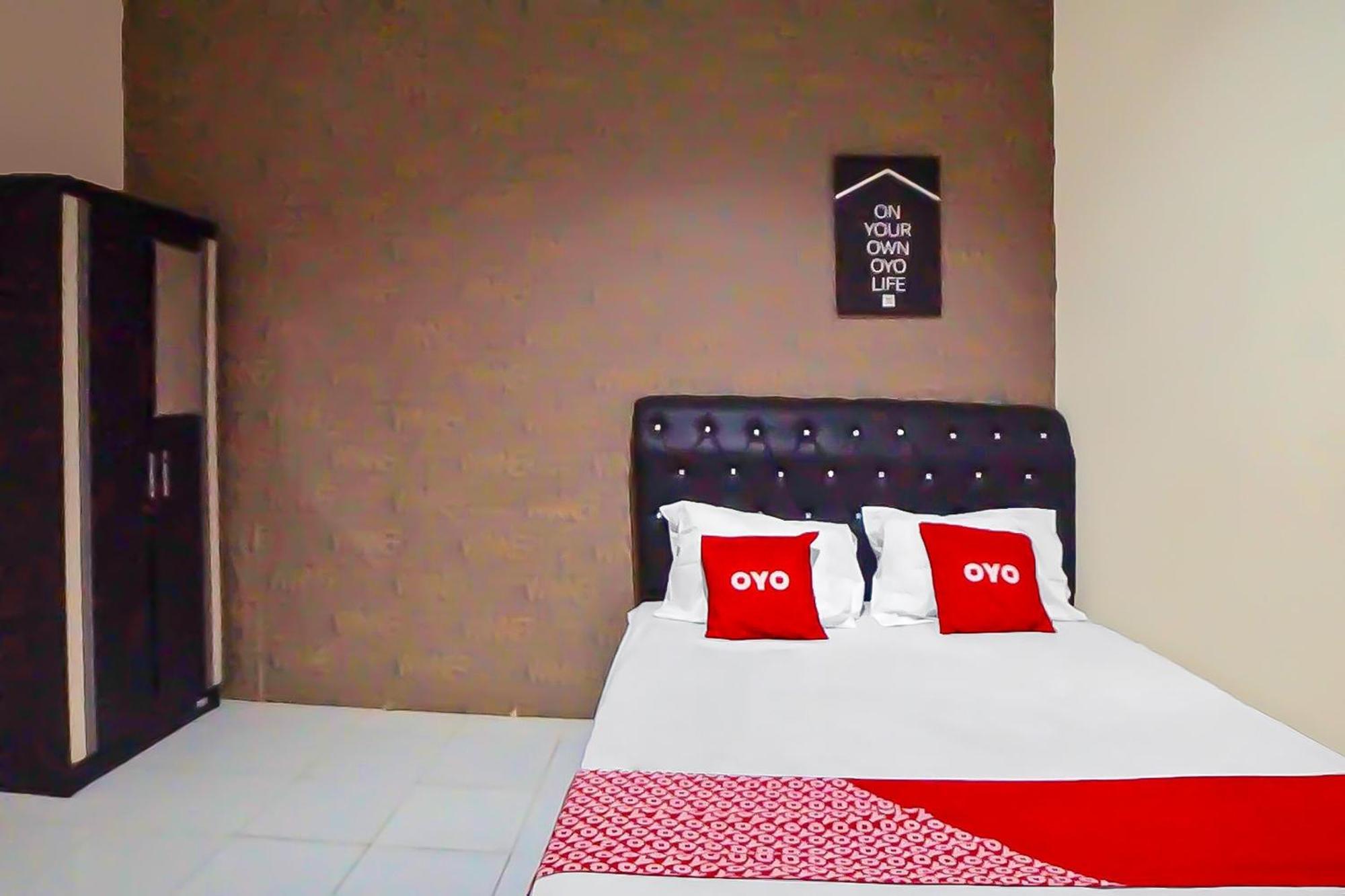 Oyo 92342 Hotel Batik Traveller Medan Exterior photo